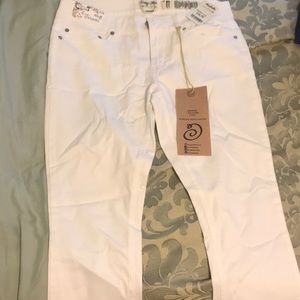BRAND NEW White pants never worn..